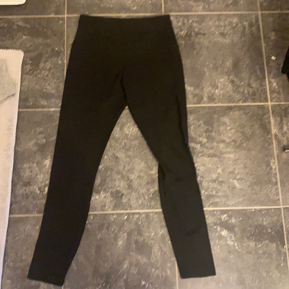 Black leggings.